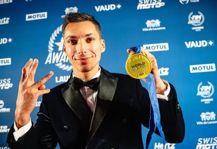 yurekler-agza-geldi-7-yasindaki-zayn-sofuoglu-ile-toprak-razgatlioglu-pistte-carpisti-1767778130601.jpg Kaynak: Instagram