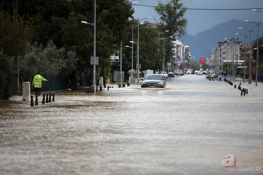 Muğla'da sağanak hayatı felç etti! Dalaman'da dere taştı, evler sular altında kaldı 5