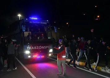 Taraftardan Trabzonspor'a coşkulu karşılama