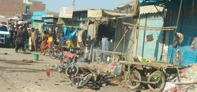 Pakistan’daki bir pazar yerinde korkutan patlama! Ölü ve yaralılar var