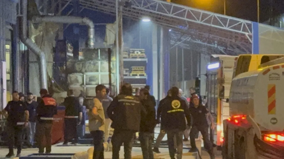 Düzce’de araç yedek parça fabrikasında yangın paniği!