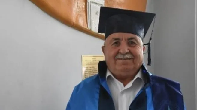 40 yıl önce bıraktığı üniversiteden 63 yaşında mezun oldu!