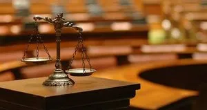 Yüksek yargıya ’paralel’ neşteri