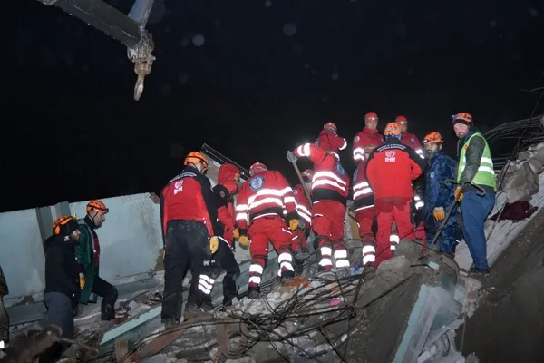 kahramanmarasta-enkazdan-10-saatlik-calismayla-kurtuldu-sozleri-yurekleri-dagladi-1675847704491.jpg Kahramanmaraş’ta enkazdan 10 saatlik çalışmayla kurtuldu! Sözleri yürekleri dağladı - 5