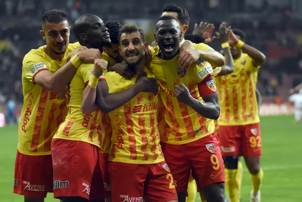 kayserispor-fenerbahce-maci-bugun-saat-kacta-hangi-kanalda-20-aralik-carsamba-fb-maci-sifresiz-izlenir-mi-muht-1703071966576.jpg Kayserispor Fenerbahçe maçı bugün saat kaçta, hangi kanalda? 20 Aralık Çarşamba FB maçı şifresiz izlenir mi? Muhtemel 11'ler... - 2