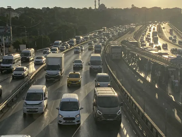 okullar-bugun-aciliyor-istanbulda-okul-trafigi-1694412870892.jpg Okullar bugün açıldı! İstanbul'da 'okul' trafiği - 3