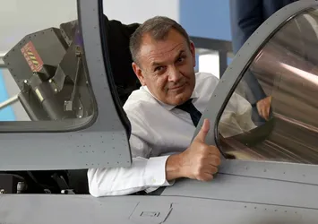Yunanistan Fransa'nın eskimiş savaş jetlerine servet ödedi!