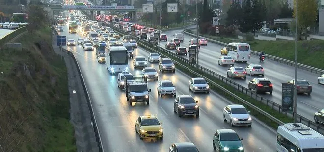 Tatil bitti milyonlar İstanbul trafiğinde kaldı