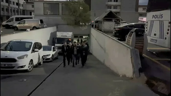 İstanbul merkezli 4 ildeki borsada dolandırıcılık soruşturmasında yeni gelişme: Mehmet Akdere dahil 5 kişi tutuklandı