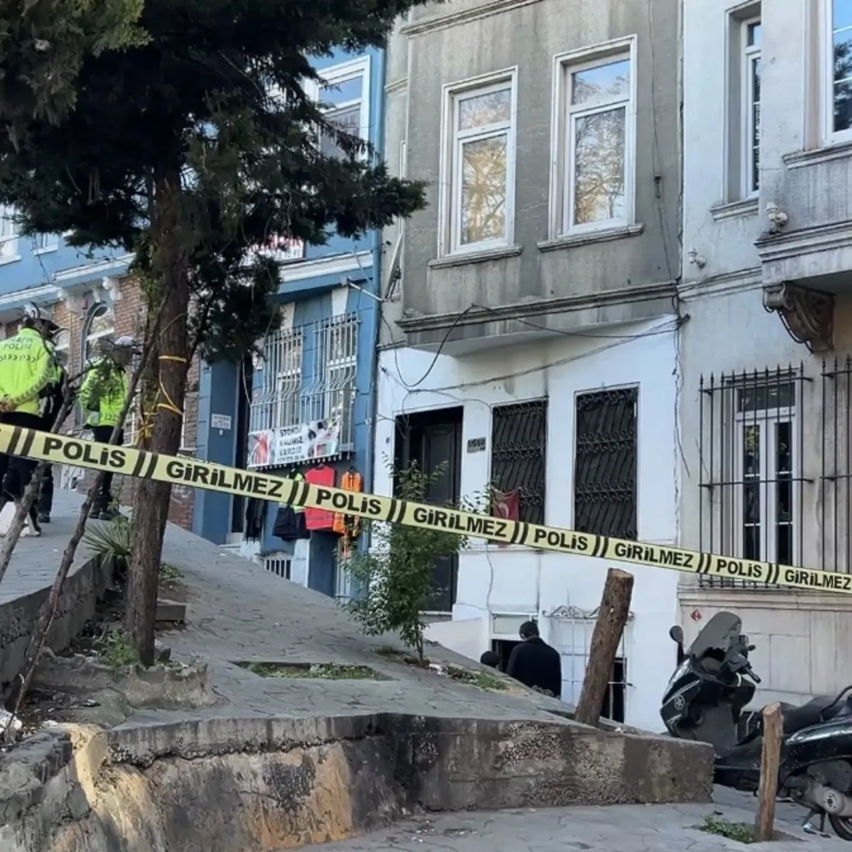 Beyoğlu’nda dehşet veren olay: 28 yaşındaki genç ölü bulundu 