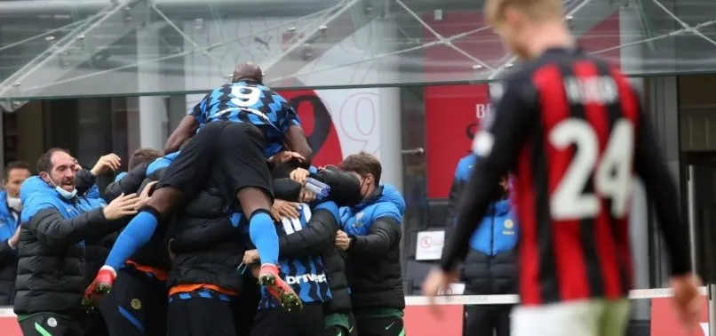 Milano derbisini kazanan Inter