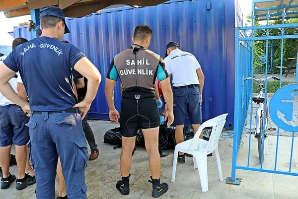 Antalya'da şoke eden olay! Plastik kelepçe takılı erkek cesedi denizde bulundu - 2