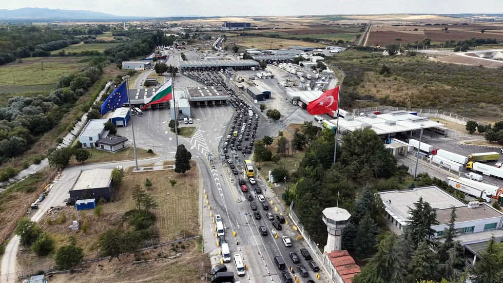 Kapıkule’de son 3 yılın araç çıkış rekoru! Gurbetçi dönüşünde yoğun trafik - 3