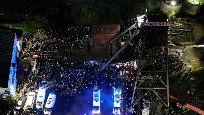 bartindaki-maden-faciasinda-yaralilar-ambulans-ucakla-boyle-tahliye-edildi-a-haber-goruntuledi-1665789179356.jpg Bartın'daki maden faciasında yaralılar ambulans uçakla böyle tahliye edildi! A Haber görüntüledi - 11