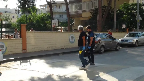 bir-elinde-alkol-obur-elinde-silah-antalyada-silahli-saldirgan-dehset-sacti-1653383715179.jpg Bir elinde alkol öbür elinde silah! Antalya’da maganda dehşeti - 6