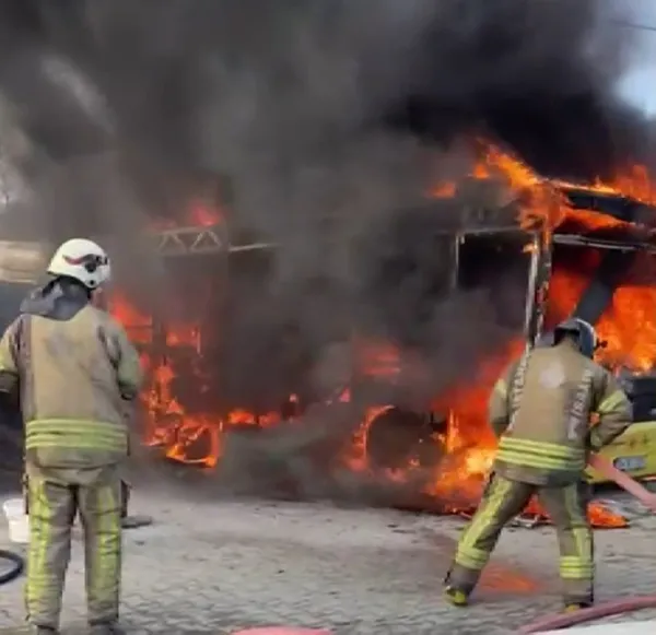 son-dakika-basaksehirde-iett-otobusleri-carpisti-cok-sayida-yarali-var-1644138554138.jpg Son dakika: Başakşehir'de İETT otobüsleri çarpıştı! Çok sayıda yaralı var - 3