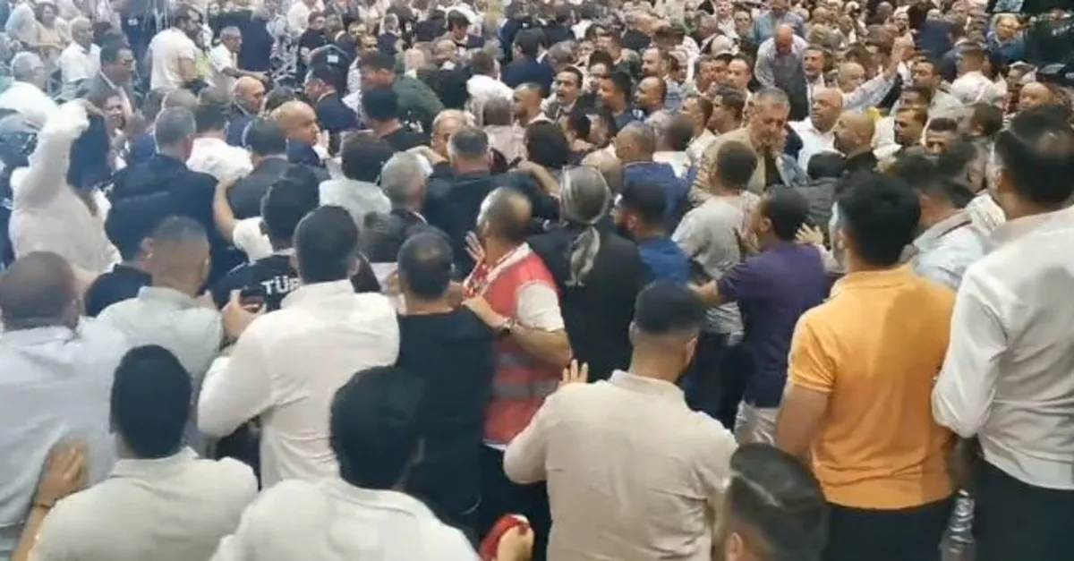 CHP İzmir İl Kongresi'nde liste kavgası!