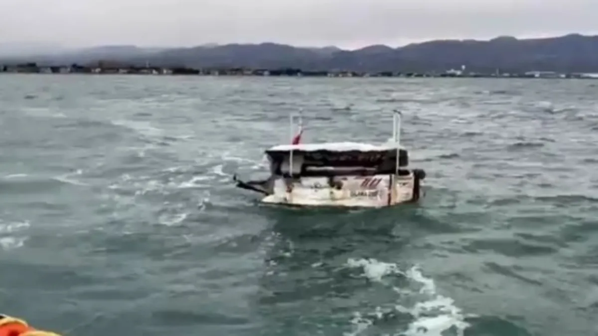 Samsun'da denizde sürüklenen tekne kurtarıldı!