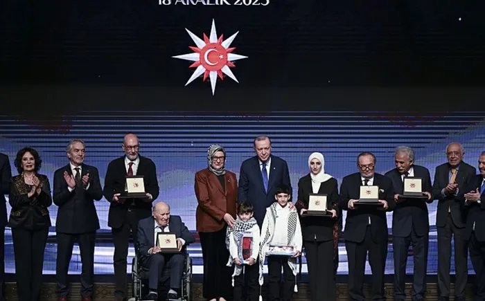 baskan-erdogandan-filistin-mesaji-gazze-icin-mucadele-surecek-1766082349549.jpg Fotoğraf-AA