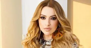 Hadise değişim için servet harcadı!