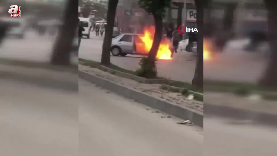 Elazığ’da park halindeki araç alev alev yandı!