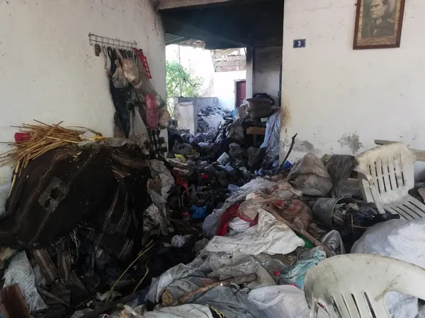 muglada-yangin-panigi-cop-evi-yandi-ekiplere-zor-anlar-yasatti-1657894027006.jpg Muğla’da yangın paniği! Çöp evi yandı ekiplere zor anlar yaşattı - 1