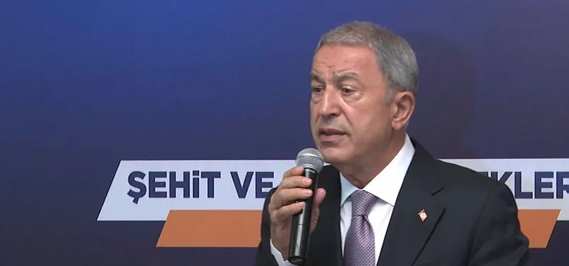 Milli Savunma Bakanı Hulusi Akar şehit ailelerini ve gazilerle buluştu! "Parti değil, zihniyet meselesi"