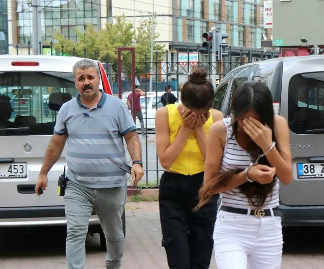 Kayseri'de kız kardeşler, hırsızlık yaparken suçüstü yakalandı - 1