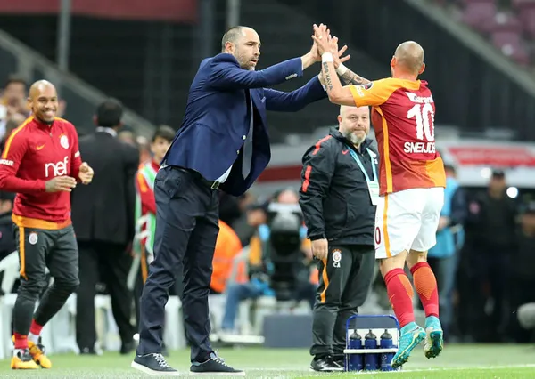 Galatasaray'da Sneijder depremi! Başkan resti çekti - 1
