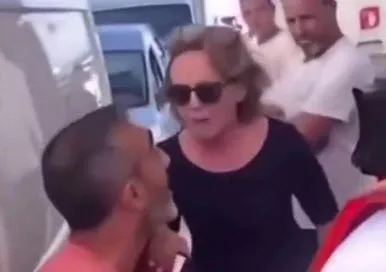 1665566689108.jpg Fransa'daki akaryakıt fiyatları protestosunda sokaklar savaş alanına döndü! Macron'a öfke büyüyor - 1