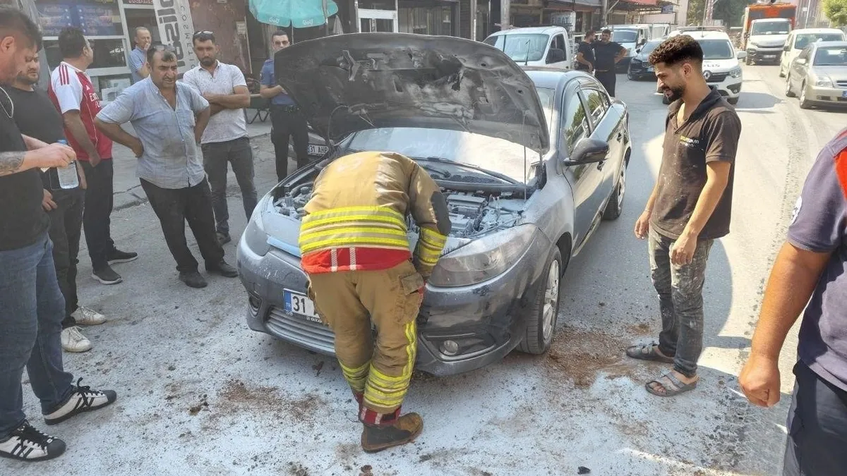 İskenderun’da seyir halindeki otomobil yandı