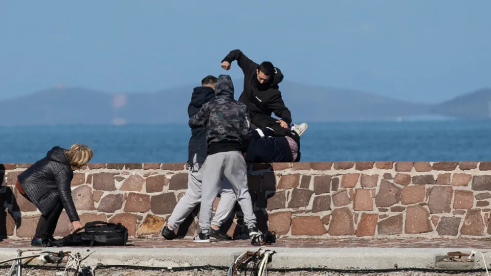 Yunan adalarına ulaşan mültecilere sert müdahale