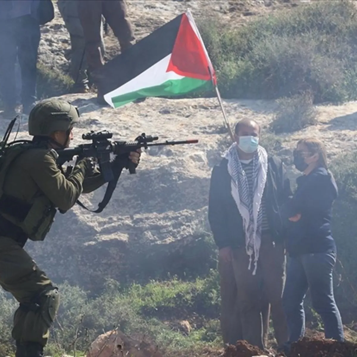 Katil İsrail Batı Şeria'daki Amari Mülteci Kampı'na baskın düzenledi