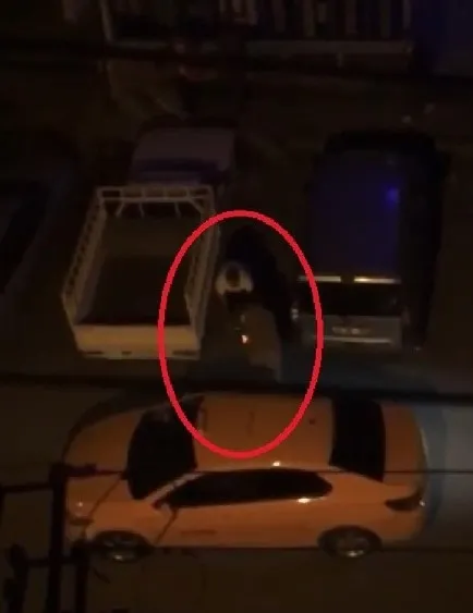 ankarada-korku-dolu-anlar-mahalleli-silah-seslerini-duyunca-cama-kostu-hapishaneden-cikti-arkadasi-vurdu-1656505364021.jpg Ankara’da korku dolu anlar! Mahalleli silah seslerini duyunca cama koştu: Hapishaneden çıktı, arkadaşı vurdu - 4