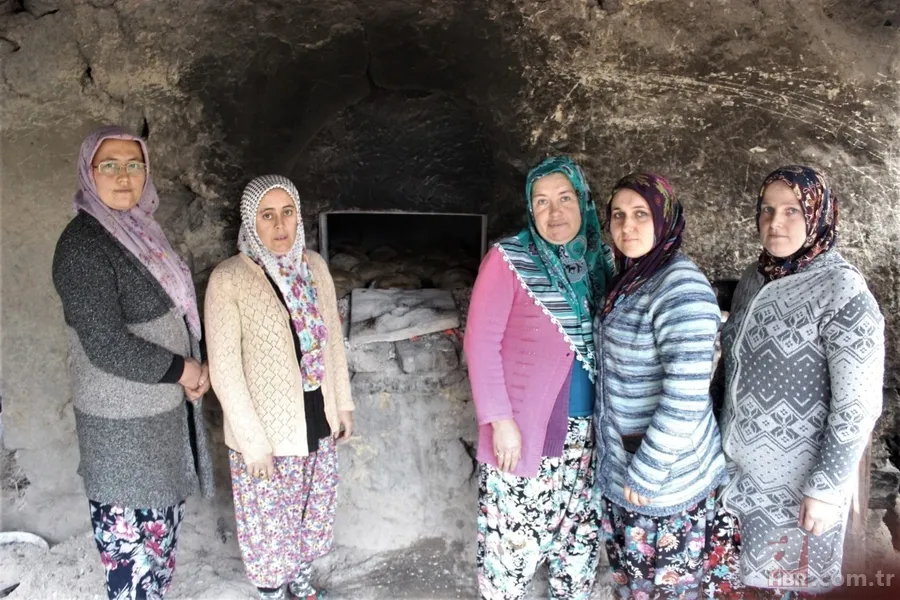 Bursalı kadınlar köydeki camilerini yaptırmak için ekmek yapıp satıyorlar 7