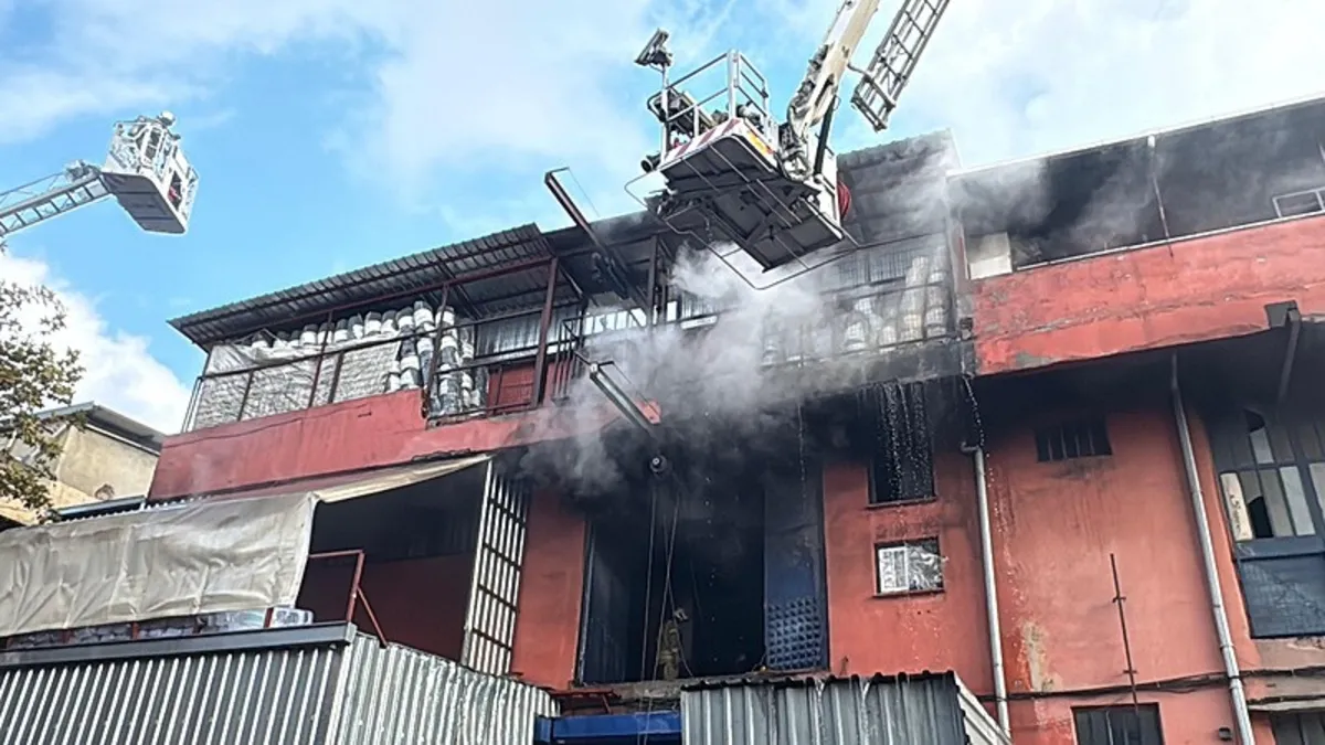 Başakşehir'de plastik fabrikasında yangın