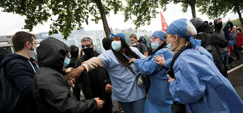 Fransa'da sağlık çalışanlarının protestosunda olay çıktı