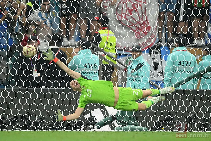 Arjantin'in kalecisi Emiliano Martinez'den büyük tepkiye neden olan bel altı hareket 5