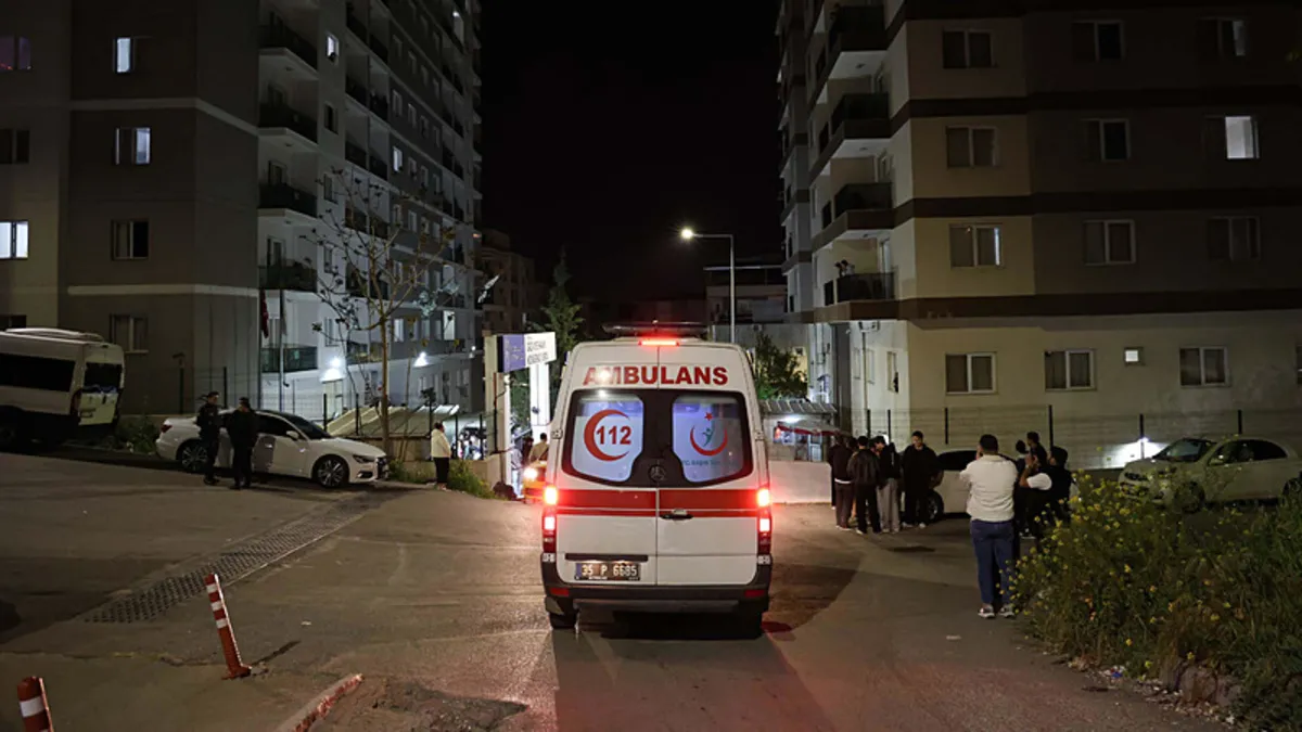 İzmir'de gıda zehirlenmesi! 28 öğrenci hastaneye kaldırıldı