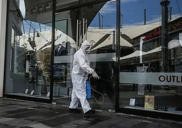 AVM'lerde salgın temizliği başladı!