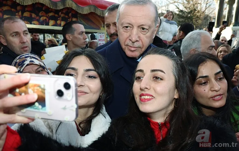 Başkan Erdoğan İstanbul'da! Sultanahmet'te vatandaşların kandilini kutladı 3