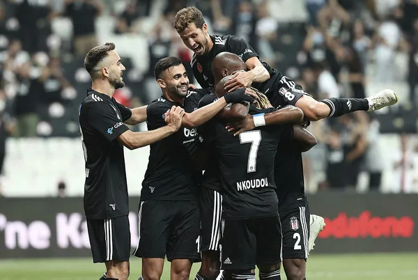Son şampiyon Beşiktaş galibiyetle başladı! Beşiktaş 3-0 Çaykur Rizespor