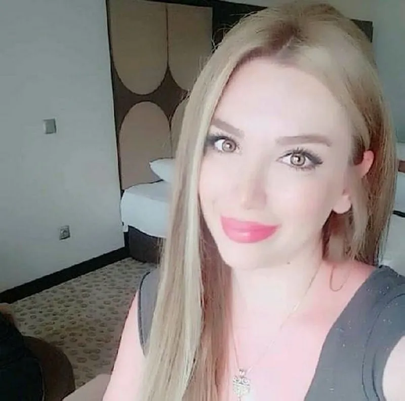 Istanbul Da Yaptirdigi Botokstan Olen Kubra Nin Baba Ve Annesi Can Cekisiyordu