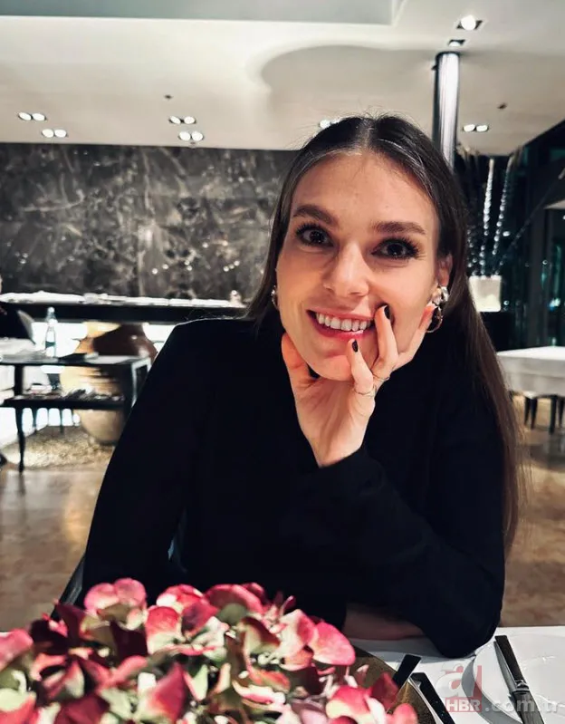 Bebek bekleyen Aslı Enver eşine poz verdi! Fotoğraflarına beğeni yağdı 8