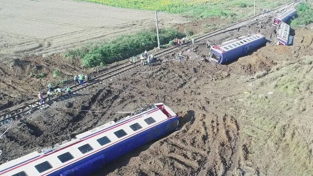 corludaki-tren-kazasina-iliskin-davada-karar-9-saniga-8-yil-4-ay-ile-17-yil-6-ay-arasinda-hapis-cezasi-1714035084022.jpg Çorlu'daki tren kazasına ilişkin davada karar! 9 sanığa 8 yıl 4 ay ile 17 yıl 6 ay arasında hapis cezası... - 1