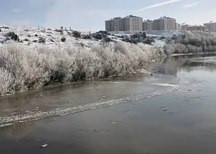 Kars Çayı donmaya başladı!