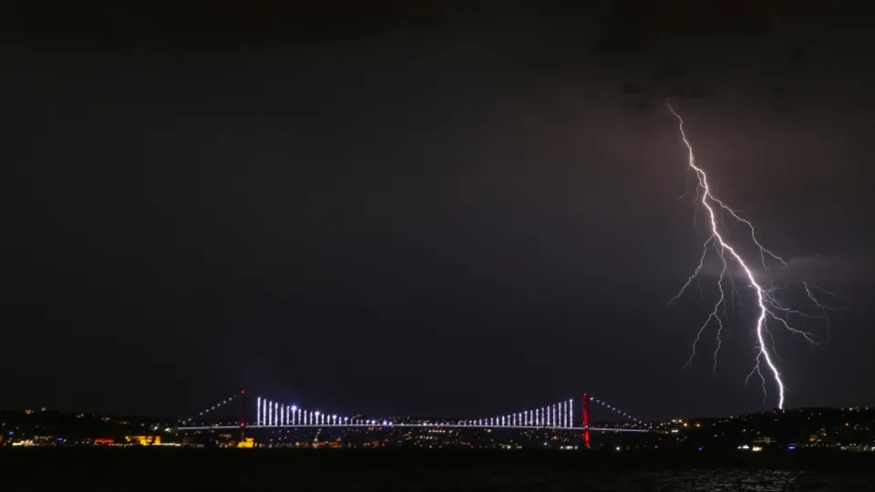 İstanbul'da dakikada 34 şimşek