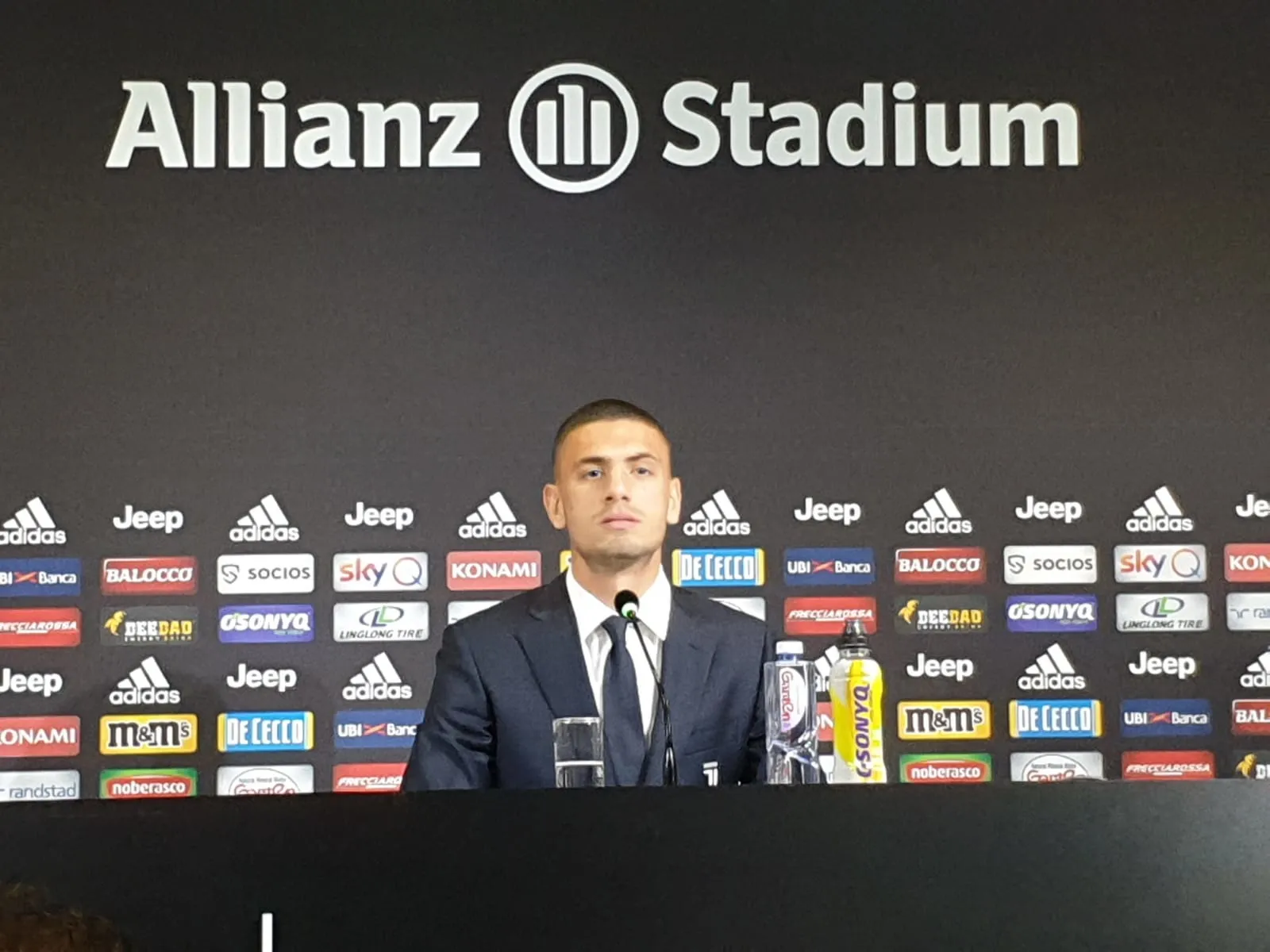 Merih Demiral için imza töreni düzenlendi