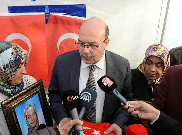 Diyarbakır'daki evlat nöbetindeki ailelerden Başkan Erdoğan ve Devlet Bahçeli'ye hediye - 3