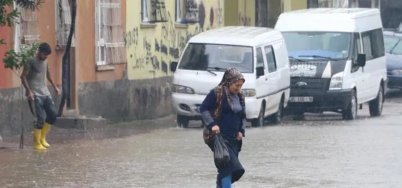 Adana Valiliği'nden yağış uyarısı: Çocuklarınızı erken alın